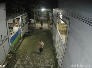 Terekam CCTV Pelajar Pasuruan Dibacok Tetangga