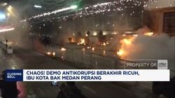 Video: Demo Antikorupsi Berakhir Ricuh, Ibu Kota Bak Medan Perang