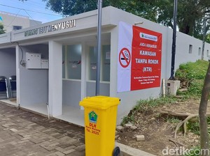 2 Oknum Satpol Merokok di Ruang Laktasi Alun-alun Malang Kena Tipiring