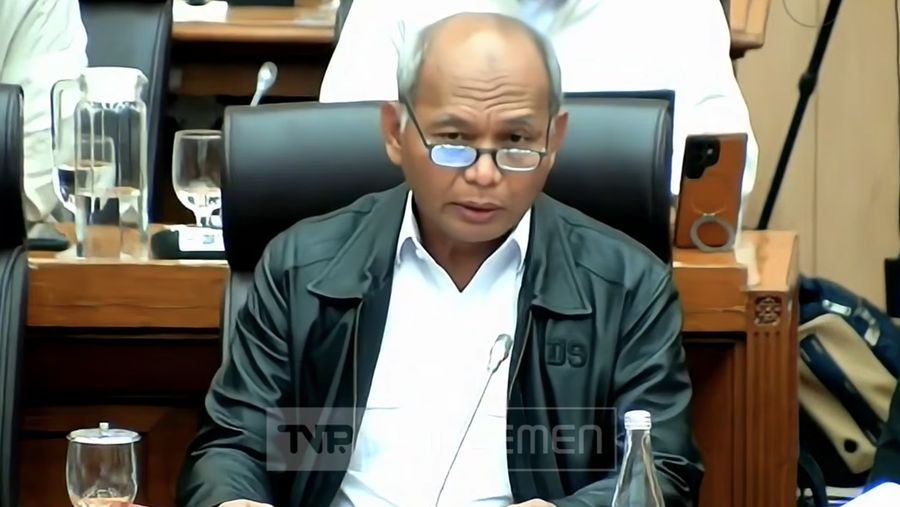 Kepala Satuan Kerja Khusus Pelaksana Kegiatan Usaha Hulu Minyak dan Gas Bumi (SKK Migas), Djoko Siswanto saat mengikuti rapat kerja dengan Komisi XII DPR RI di Jakarta, Rabu (11/2/2026). (Tangkapan Layar Youtube/TVR Parlemen)