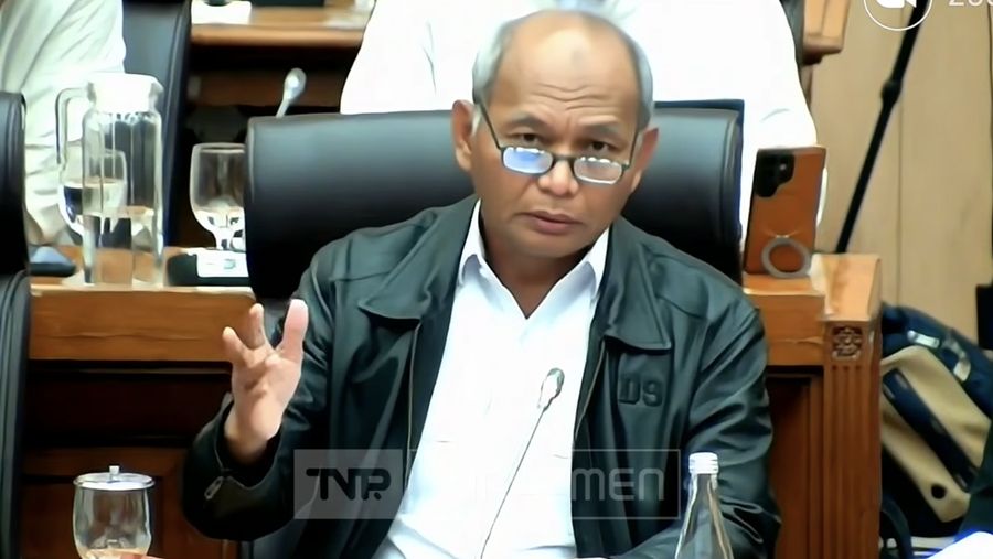 Kepala Satuan Kerja Khusus Pelaksana Kegiatan Usaha Hulu Minyak dan Gas Bumi (SKK Migas), Djoko Siswanto saat mengikuti rapat kerja dengan Komisi XII DPR RI di Jakarta, Rabu (11/2/2026). (Tangkapan Layar Youtube/TVR Parlemen)