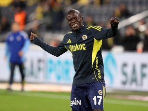 Kante Rendah Hati, Bikin Jurnalis Arab Rela Terbang Nonton Fenerbahce