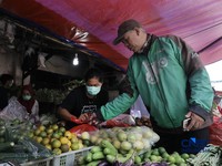 Survei LPEM UI: Inflasi & Stagnasi Pasar Tenaga RI Jadi Sorotan