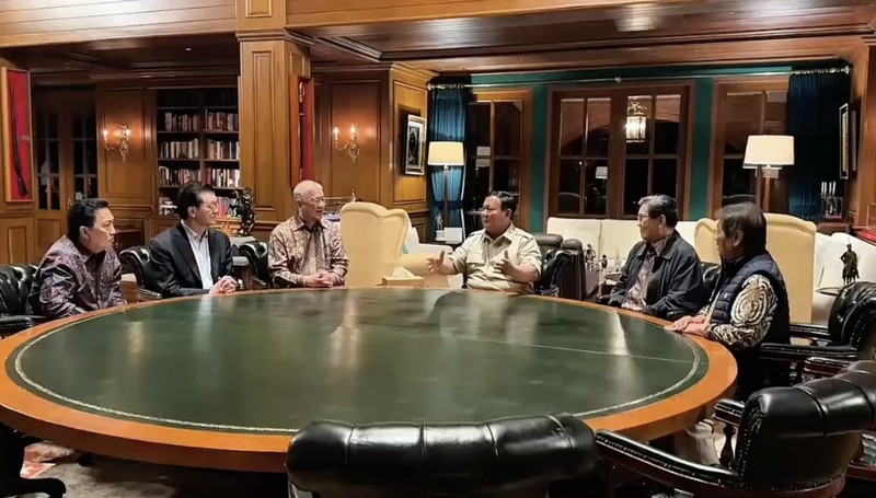 Presiden Prabowo Subianto menerima permohonan audiensi dari 5 pengusaha nasional di kediaman Hambalang, Bogor, Selasa (10/2/2026). (Instagram/sekretariat.kabinet)