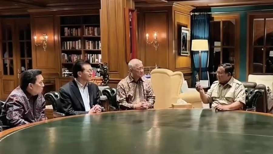 Presiden Prabowo Subianto menerima permohonan audiensi dari 5 pengusaha nasional di kediaman Hambalang, Bogor, Selasa (10/2/2026). (Instagram/sekretariat.kabinet)