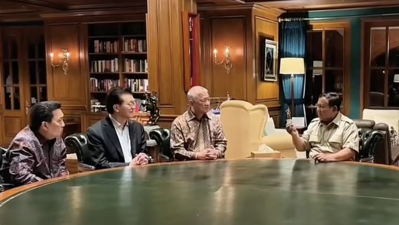 Presiden Prabowo Subianto menerima permohonan audiensi dari 5 pengusaha nasional di kediaman Hambalang, Bogor, Selasa (10/2/2026). (Instagram/sekretariat.kabinet)