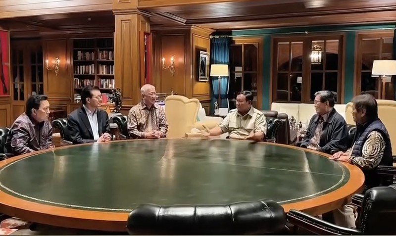 Presiden Prabowo Subianto menerima permohonan audiensi dari 5 pengusaha nasional di kediaman Hambalang, Bogor, Selasa (10/2/2026). (Instagram/sekretariat.kabinet)