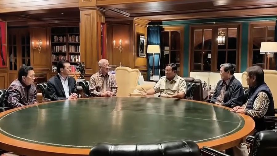 Presiden Prabowo Subianto menerima permohonan audiensi dari 5 pengusaha nasional di kediaman Hambalang, Bogor, Selasa (10/2/2026). (Instagram/sekretariat.kabinet)
