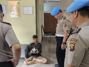 Pria Asal Lampung Bawa Sajam Ditangkap di Depan Mapolrestabes Palembang