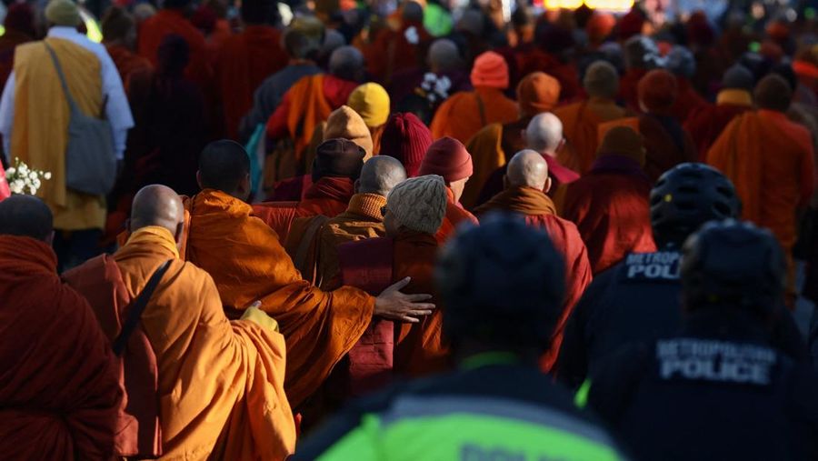 Sekelompok biksu Buddha dalam acara 