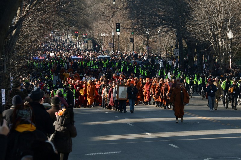 Sekelompok biksu Buddha dalam acara
