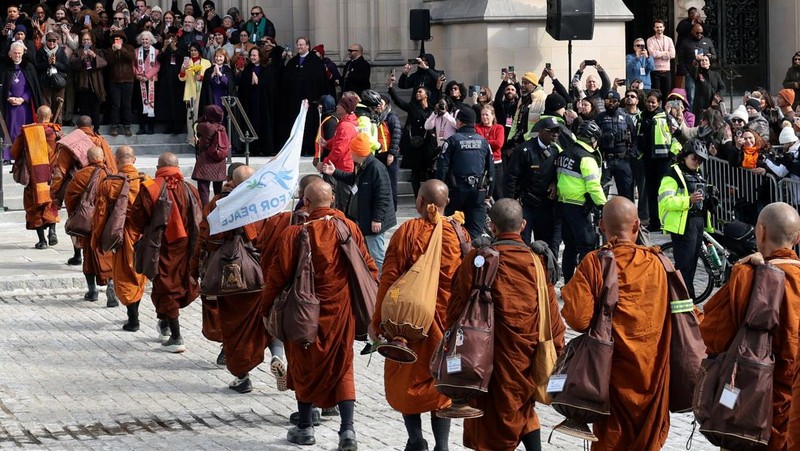 Sekelompok biksu Buddha dalam acara 
