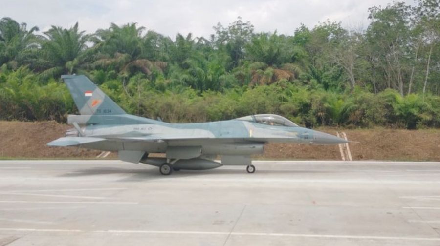 TNI Angkatan Udara menggelar uji coba pendaratan pesawat tempur di ruas Tol Trans Sumatera, Lampung, Rabu (11/2/2026). (Ist/Tangkapan Layar)