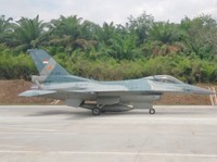 TNI Angkatan Udara menggelar uji coba pendaratan pesawat tempur di ruas Tol Trans Sumatera, Lampung, Rabu (11/2/2026). (Ist/Tangkapan Layar)