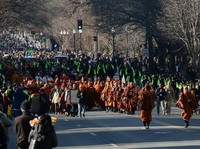 Potret Para Biksu Tiba di Washington dalam Aksi Jalan Kaki 3.700 Km