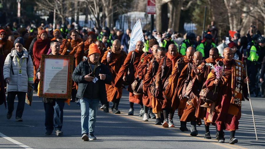 Sekelompok biksu Buddha dalam acara 