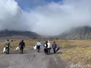 Bersih-bersih Massal di Bromo, 1 Ton Lebih Sampah Terangkut