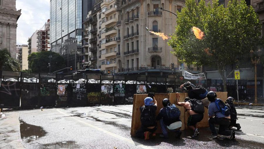 A drone view shows riot police clashing with union members protesting outside the National Congress as members of Argentina's Senate discuss labour reforms proposed by President Javier Milei's libertarian government to attract investment and revive growth, while labour groups say it would roll back workers' rights, in Buenos Aires, Argentina, February 11, 2026. REUTERS/Martin Cossarini