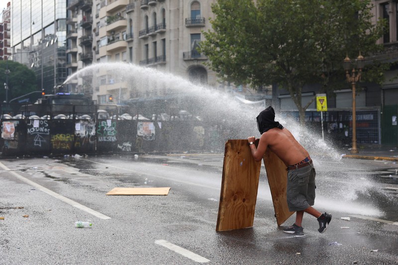 A drone view shows riot police clashing with union members protesting outside the National Congress as members of Argentina's Senate discuss labour reforms proposed by President Javier Milei's libertarian government to attract investment and revive growth, while labour groups say it would roll back workers' rights, in Buenos Aires, Argentina, February 11, 2026. REUTERS/Martin Cossarini