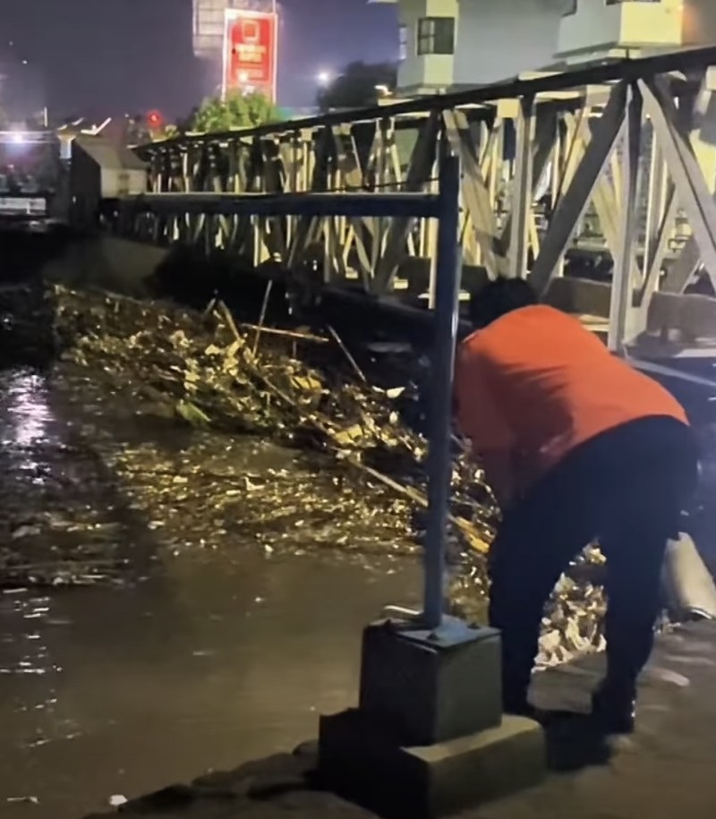 Banjir Sentul. (Tangkapan Layar/Ist)