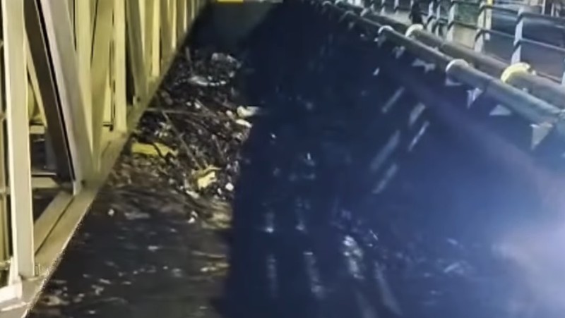 Banjir Sentul. (Tangkapan Layar/Ist)