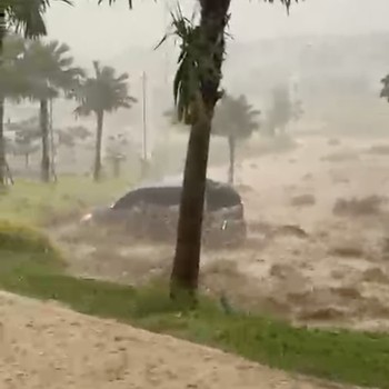Potret Banjir Terjang Sentul, Mobil Terseret Arus-Bekasi Dapat Kiriman
