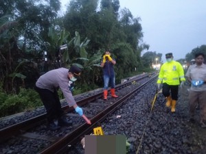 Pemuda di Madiun Tabrakan Diri ke Kereta Usai Hadiri Pemakaman Ibunya