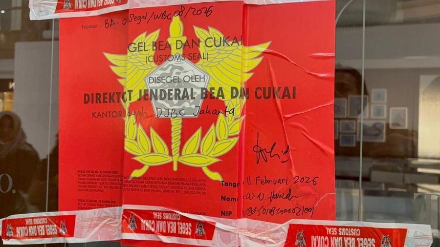 Direktorat Jenderal Bea dan Cukai Kantor Wilayah (Kanwil) Jakarta melakukan penyegelan terhadap sejumlah toko perhiasan mewah Tiffany & Co di Jakarta pada Rabu (11/2/2026). (Dok Bea Cukai)