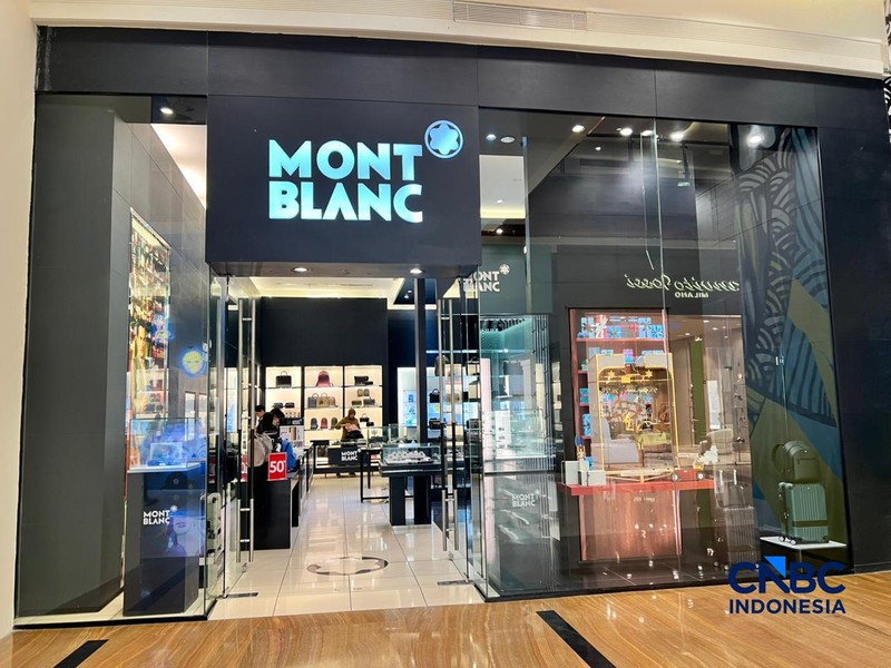 Direktorat Jenderal Bea dan Cukai Kantor Wilayah (Kanwil) Jakarta menyegel tiga toko toko perhiasan mewah Tiffany &amp; Co di tiga pusat perbelanjaan  ibu kota, Plaza Senayan, Plaza Indonesia, dan Pacific Place. (CNBC Indonesia/Halimatus Sa&rsquo;diyah)