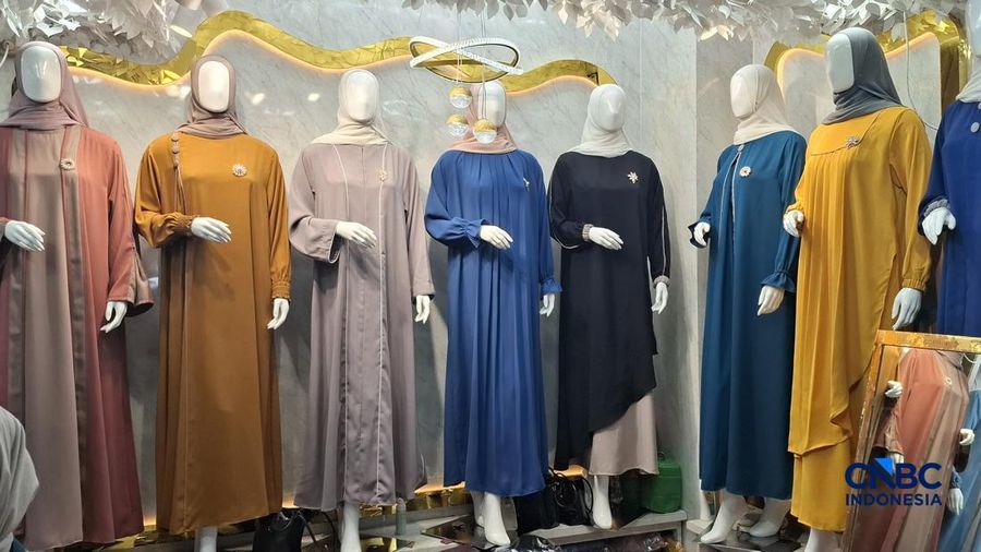 Jenis Gamis "Bini Orang" yang Ada di Tanah Abang, Jakarta Pusat, Kamis (12/2/2026). (CNBC Indonesia/Chandra Dwi Pranata)