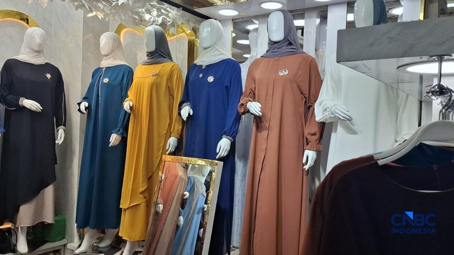 Jenis Gamis "Bini Orang" yang Ada di Tanah Abang, Jakarta Pusat, Kamis (12/2/2026). (CNBC Indonesia/Chandra Dwi Pranata)