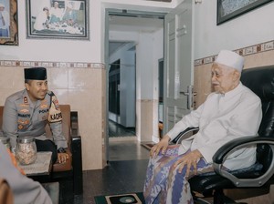 Jelang Ramadhan, Kapolres Kediri Sowan ke KH Anwar Mansyur Lirboyo