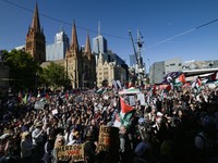 Ribuan Massa Pro-Palestina Kepung Tetangga RI, Desak Hentikan Perang