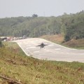 Detik-Detik Jet Tempur Take off dan Landing di Tol Trans Sumatra
