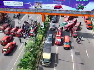 Sopir Angkot Bekasi Demo Tutup Jalan karena Protes Ada Trans Beken