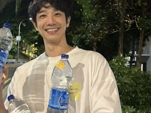 Aktor Ini Kaget 3 Botol Air Mineral di Singapura Harganya Rp 850 Ribuan!