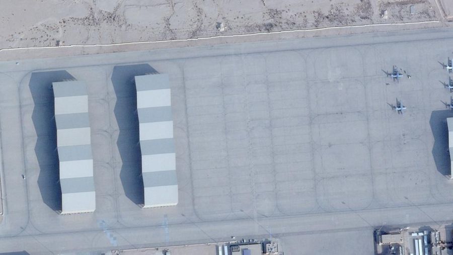 Gabungan citra satelit menunjukkan peningkatan jumlah pesawat di Pangkalan Udara Al-Udeid, dekat Doha, Qatar, jika dibandingkan antara tanggal 17 Januari 2026 dan 1 Februari 2026. 2026 PLANET LABS PBC/Handout via REUTERS