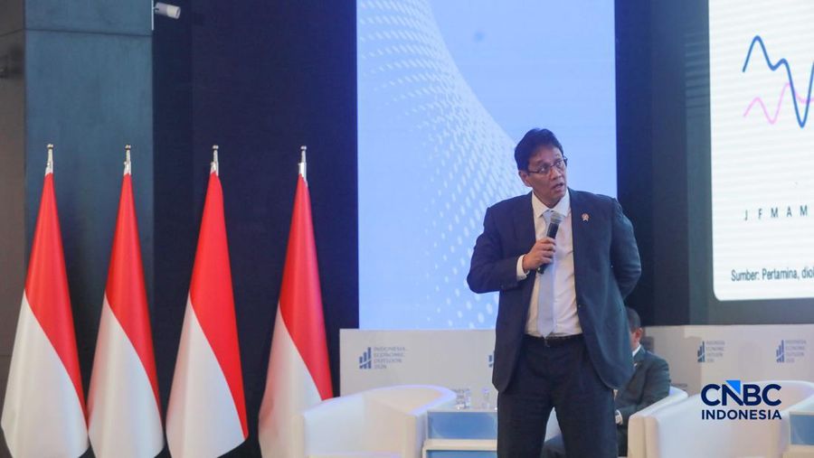 Menteri Keuangan (Menkeu), Purbaya Yudhi Sadewa saat menyampaikan paparan dalam Indonesia Economic Outlook 2026 di Gedung Danantara, Jakarta, Jumat (13/2/2026). (CNBC Indonesia/Muhammad Sabki)