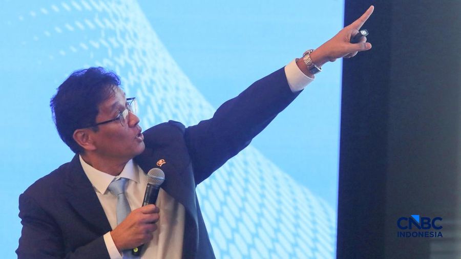 Menteri Keuangan (Menkeu), Purbaya Yudhi Sadewa saat menyampaikan paparan dalam Indonesia Economic Outlook 2026 di Gedung Danantara, Jakarta, Jumat (13/2/2026). (CNBC Indonesia/Muhammad Sabki)