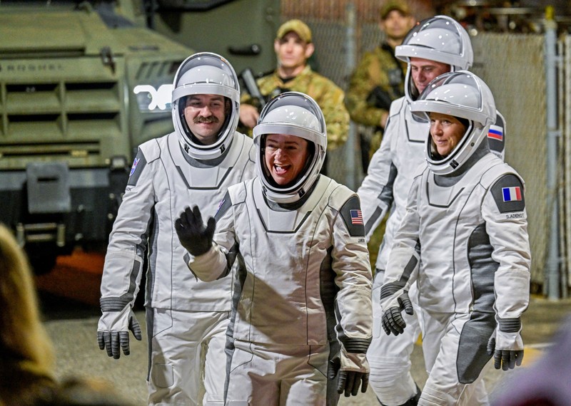 Roket SpaceX Falcon 9 dan pesawat ruang angkasa Dragon lepas landas dalam misi Crew-12 NASA ke Stasiun Luar Angkasa Internasional, membawa astronot NASA Jessica Meir dan Jack Hathaway, astronot ESA Sophie Adenot dan kosmonot Rusia Andrey Fedyaev, dari Kompleks Peluncuran 40 di Stasiun Angkatan Luar Angkasa Cape Canaveral di Cape Canaveral, Florida, AS, 13 Februari 2026. (REUTERS/Steve Nesius)