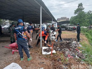 Sinergi TNI-Polri Gelar Aksi Bersih Sampah Serentak di Pamekasan