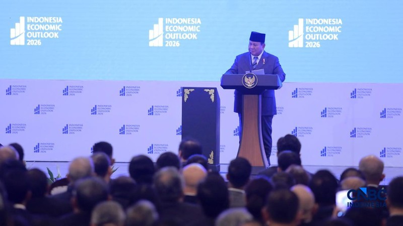 Presiden Prabowo Subianto menyampaikan sambutan dalam Indonesia Economic Outlook 2026 di Gedung Danantara, Jakarta, Jumat (13/2/2026). (CNBC Indonesia/Muhammad Sabki)