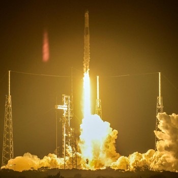 Falcon 9 SpaceX Sukses Lepas Landas, Crew Dragon Menuju Luar Angkasa