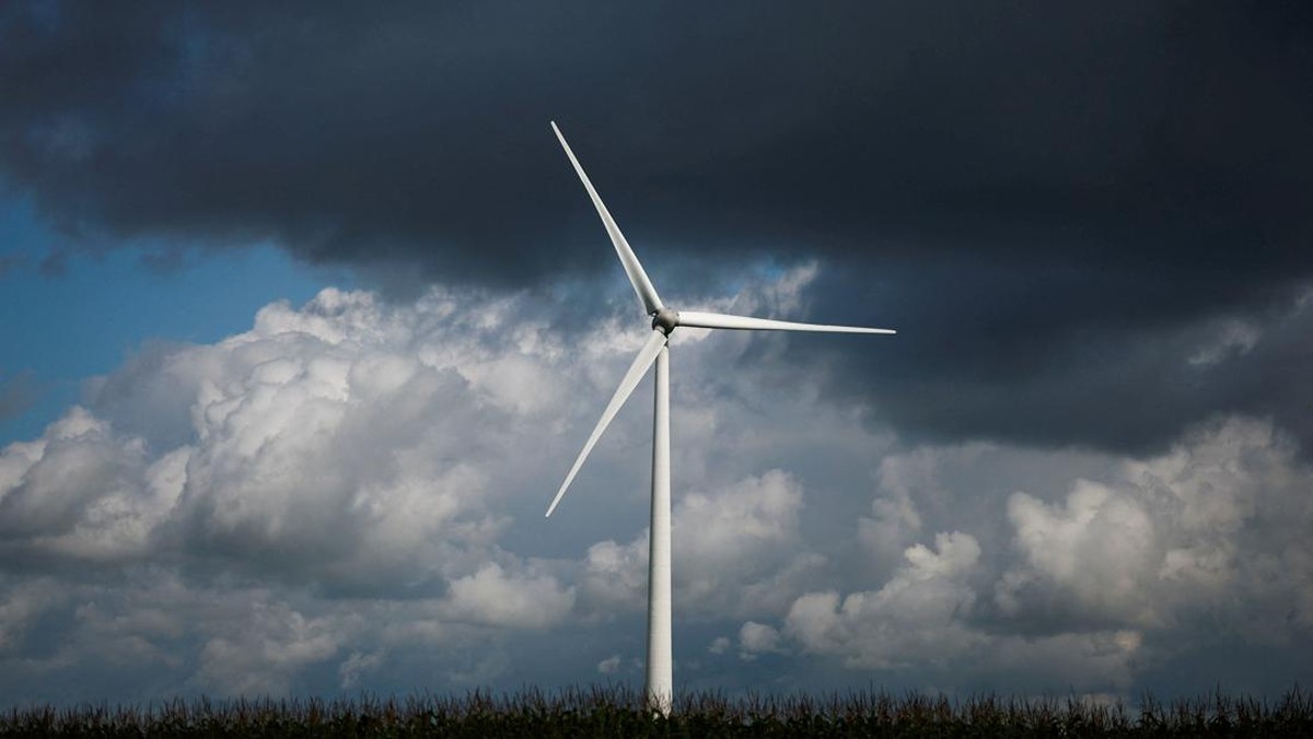 Badai Hantam Raksasa Nuklir Eropa, 450 Ribu Rumah Gelap Gulita