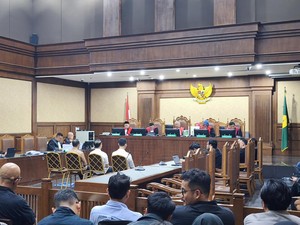 8 Terdakwa Kasus Korupsi Minyak Mentah Dituntut 14-16 Tahun Bui