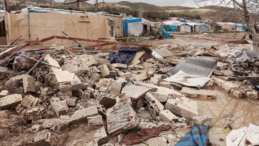 Sebuah tayangan drone menunjukkan kamp-kamp setelah dilanda banjir akibat hujan lebat di pedesaan Idlib, Suriah, 12 Februari 2026. (REUTERS/Mahmoud Hassano)