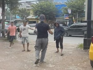 Duel Pria Bersajam 3 Lawan 1 di Palembang Viral di Media Sosial