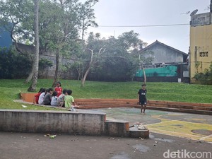 Taman O Cibubur: Memukau di Siang Hari, Mistis di Malam Hari