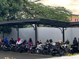 Warga Antre Sejak Subuh Urus Pencairan Dana di BPJS Ketenagakerjaan Makassar