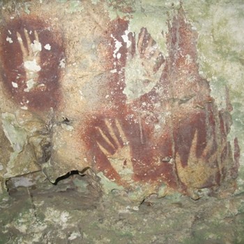 Penampakan Cap Tangan Manusia Berusia 67.800 Tahun Ditemukan di RI